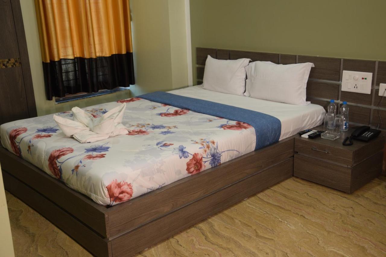 Hotel Nandini Baharampur Esterno foto